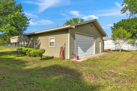 A home in Anahuac