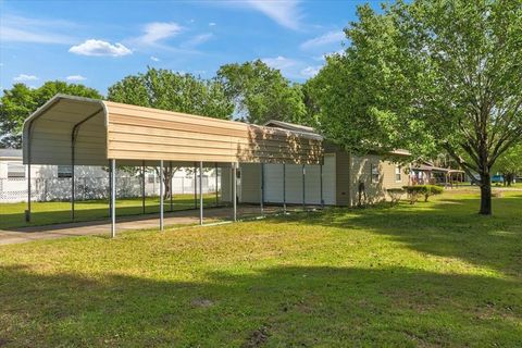 A home in Anahuac