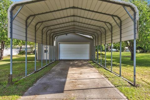 A home in Anahuac