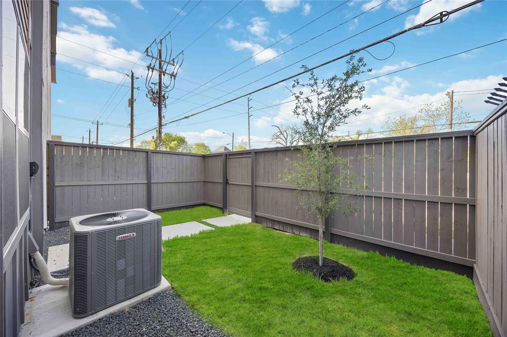 2530 Live Oak Street, Houston, Texas image 13