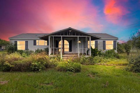 Photo of 10 County Road 4731, Cumby, TX 75433 (MLS # 55409975) Photo of 10 County Road 4731, Cumby, TX 75433 (MLS # 55409975)
