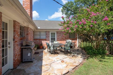 A home in Lake Jackson