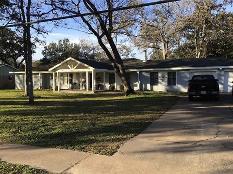 A home in Clute