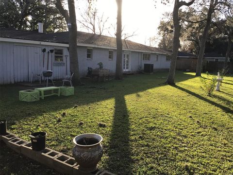 A home in Clute