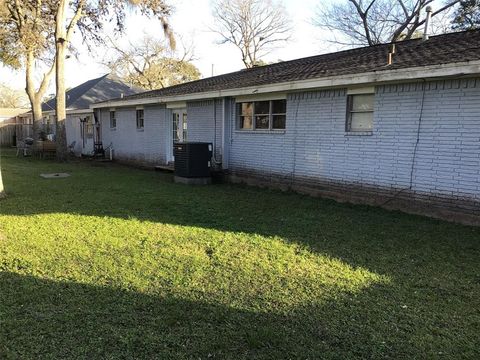 A home in Clute