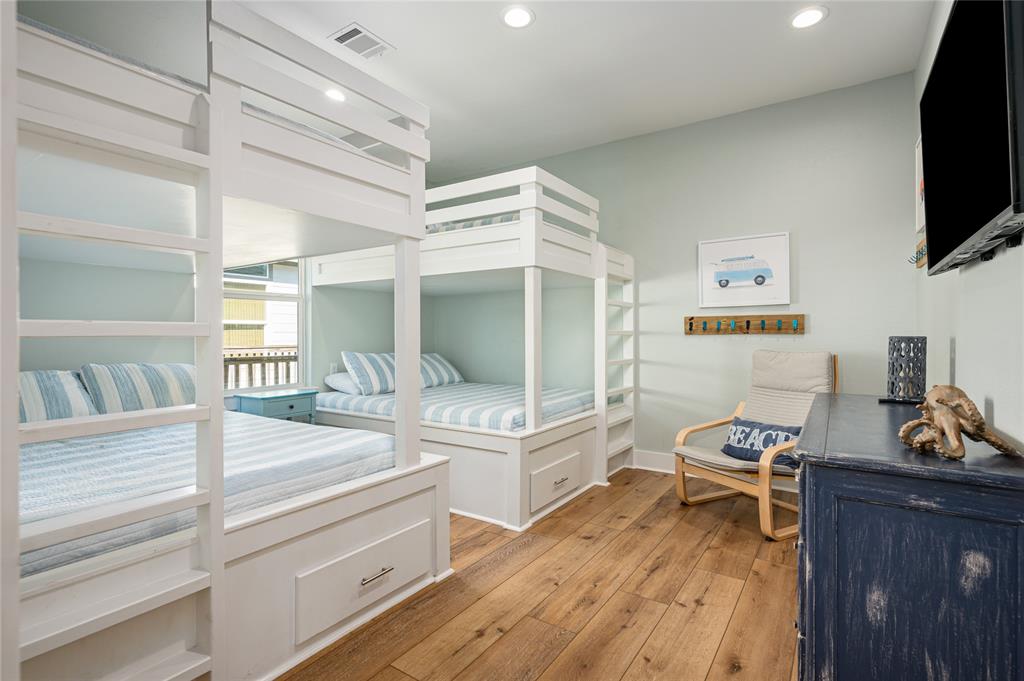 968 Pelican Lane, Crystal Beach, Texas image 4