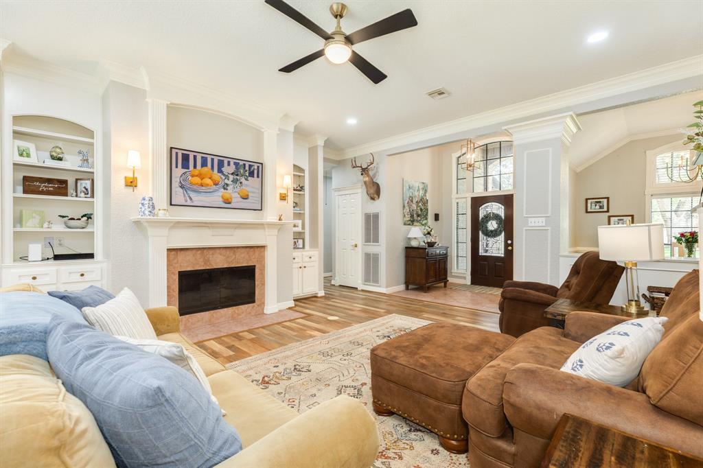 106 Paint Brush Street, Lake Jackson, Texas image 3
