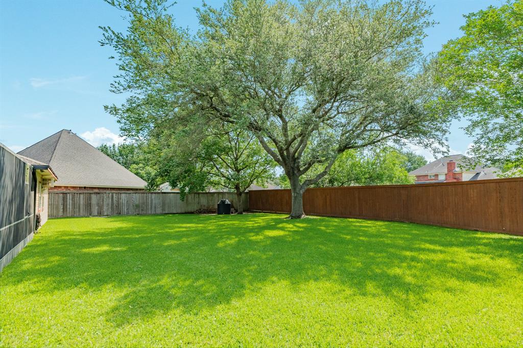 106 Paint Brush Street, Lake Jackson, Texas image 37