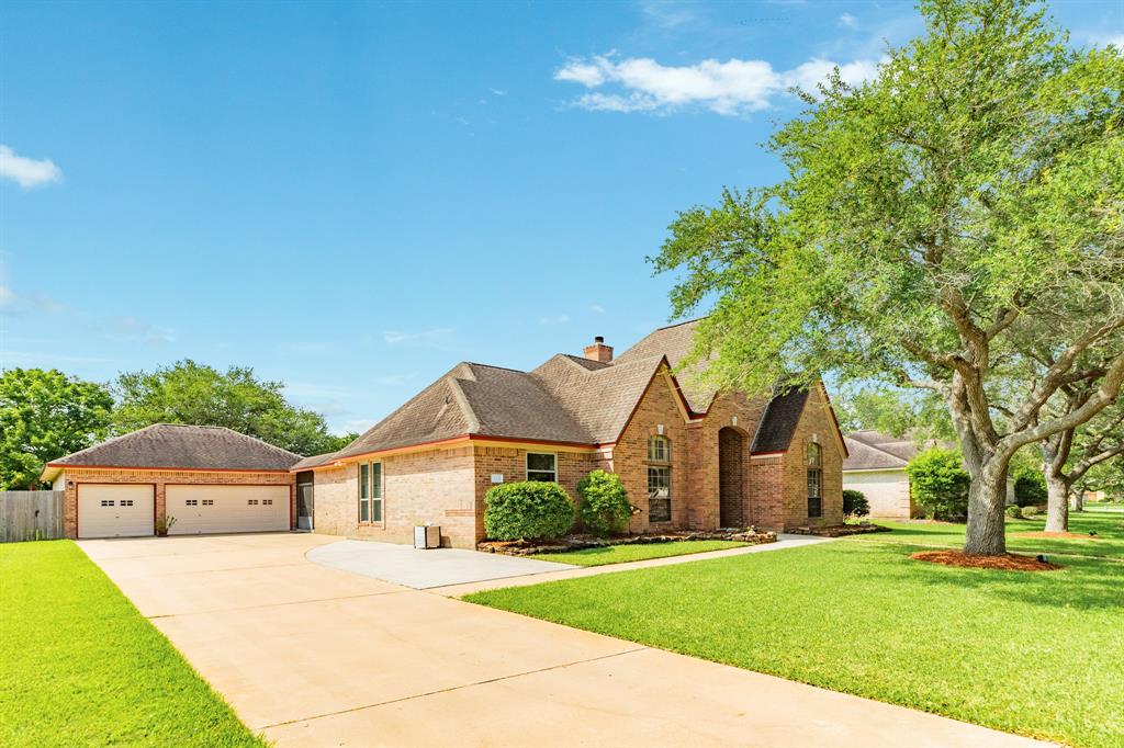 106 Paint Brush Street, Lake Jackson, Texas image 7