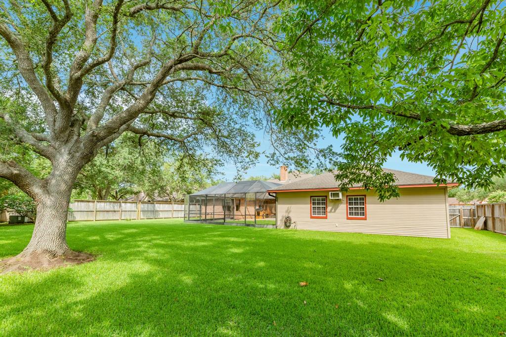 106 Paint Brush Street, Lake Jackson, Texas image 36
