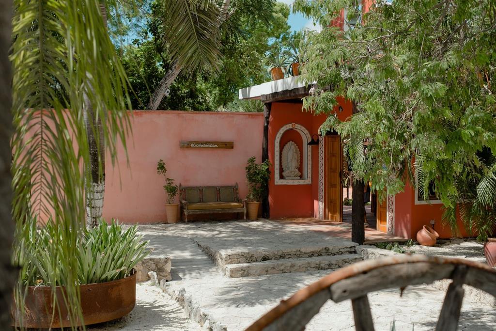 Av. Tulum Mz. 39 Lt. 1 Col. Centro Tulum/Coco Hacienda