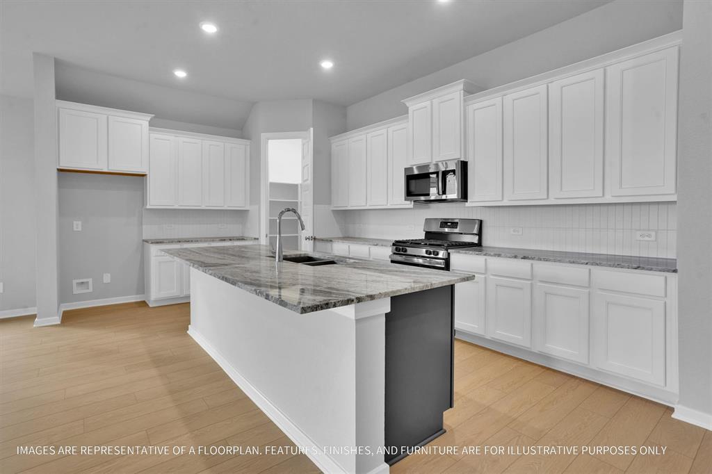 738 Mockingbird Passage, Beasley, Texas image 4