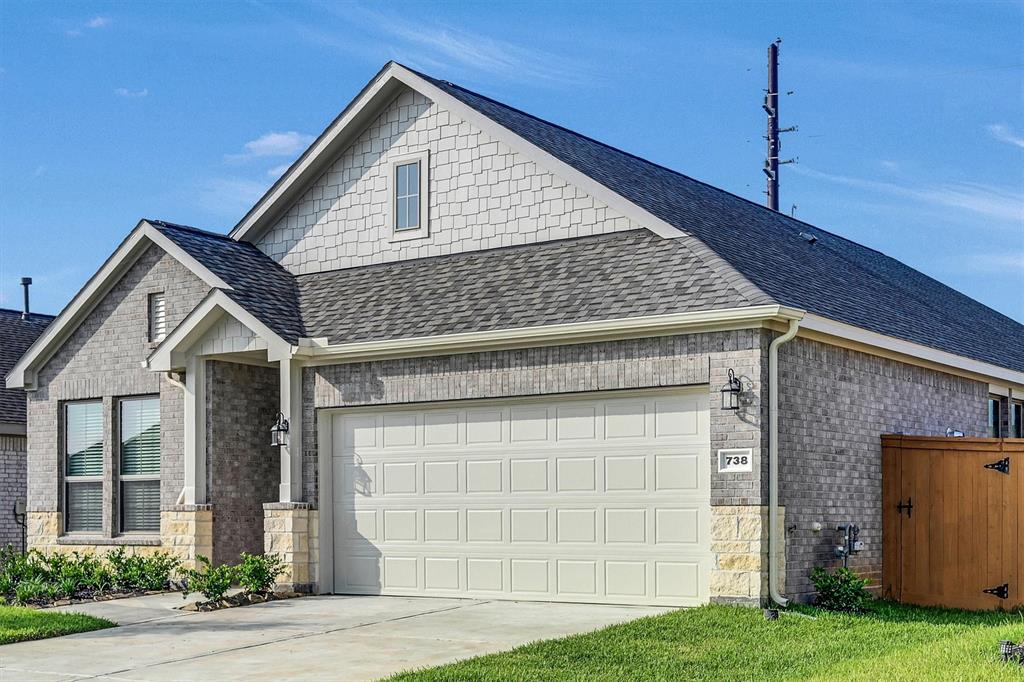 738 Mockingbird Passage, Beasley, Texas image 3