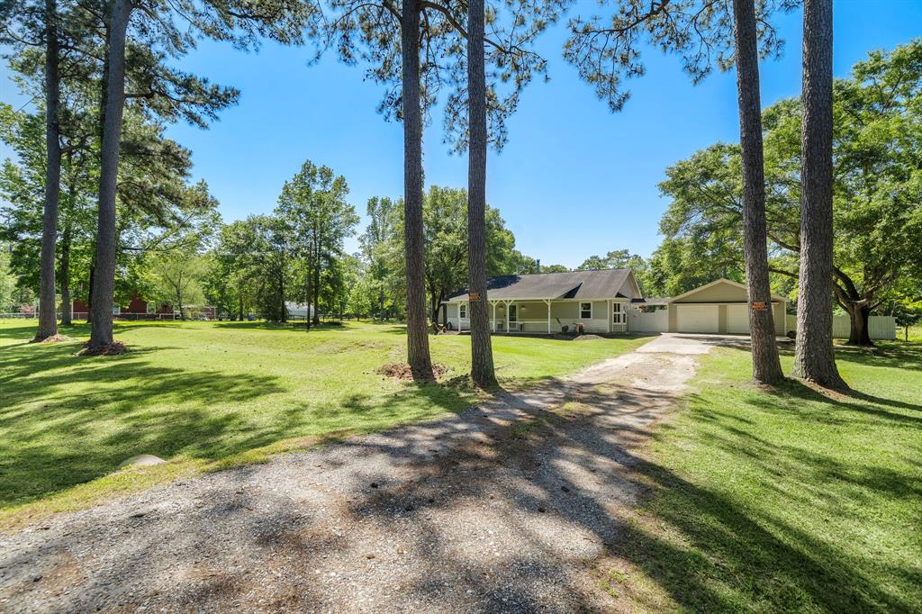 424 Hankamer Loop, Hankamer, Texas image 2