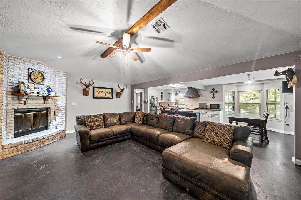 424 Hankamer Loop, Hankamer, Texas image 9