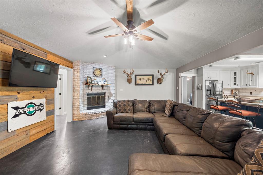 424 Hankamer Loop, Hankamer, Texas image 10