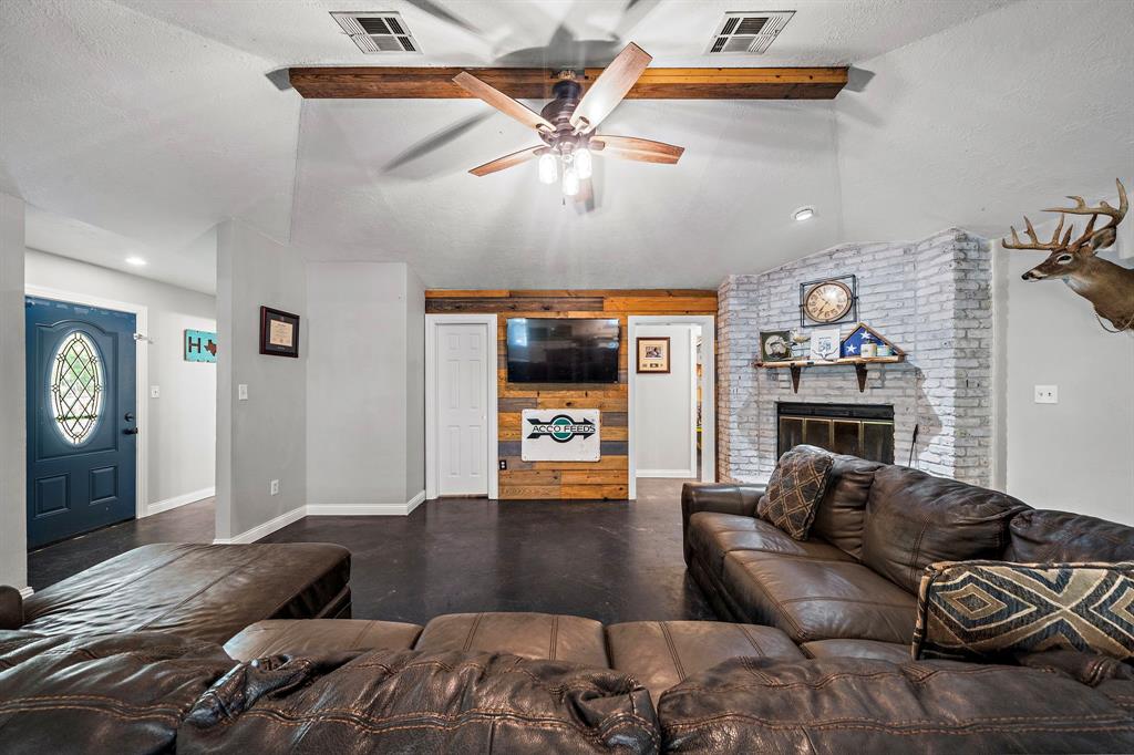424 Hankamer Loop, Hankamer, Texas image 11