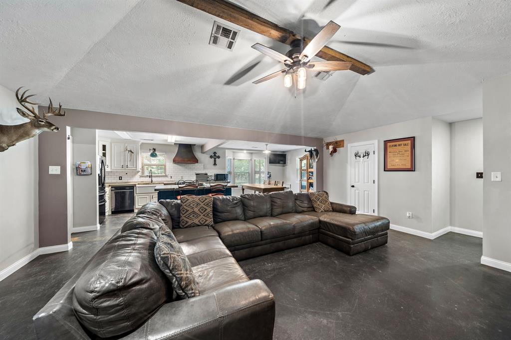 424 Hankamer Loop, Hankamer, Texas image 14