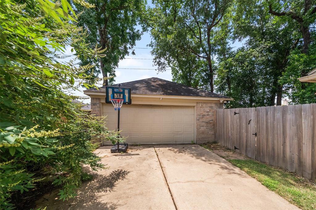 20407 Weald Way Street, Spring, Texas image 30
