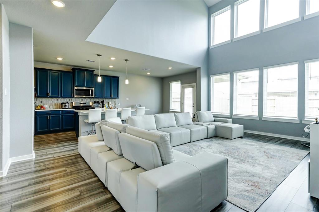 4910 Magnolia Springs Drive, Pearland, Texas image 3