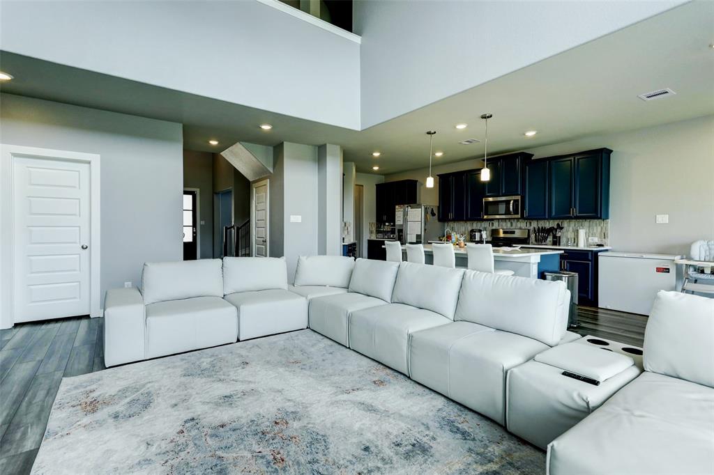 4910 Magnolia Springs Drive, Pearland, Texas image 5