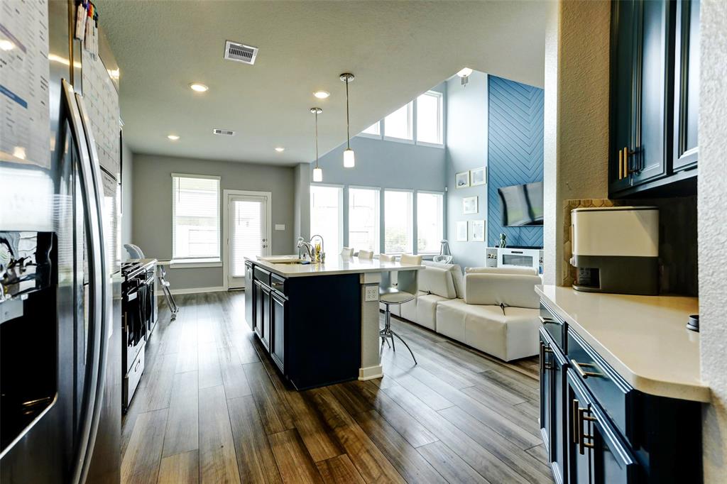 4910 Magnolia Springs Drive, Pearland, Texas image 9