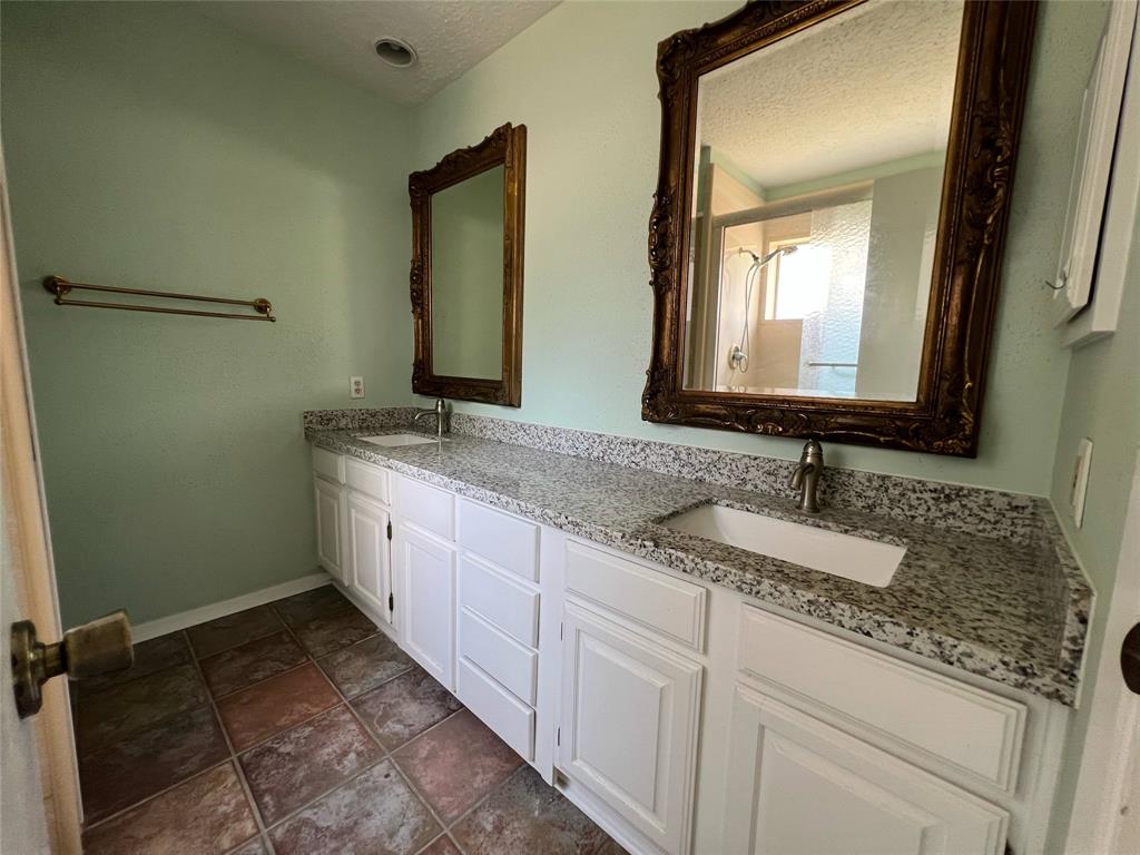 2134 Collingsfield Drive, Sugar Land, Texas image 11