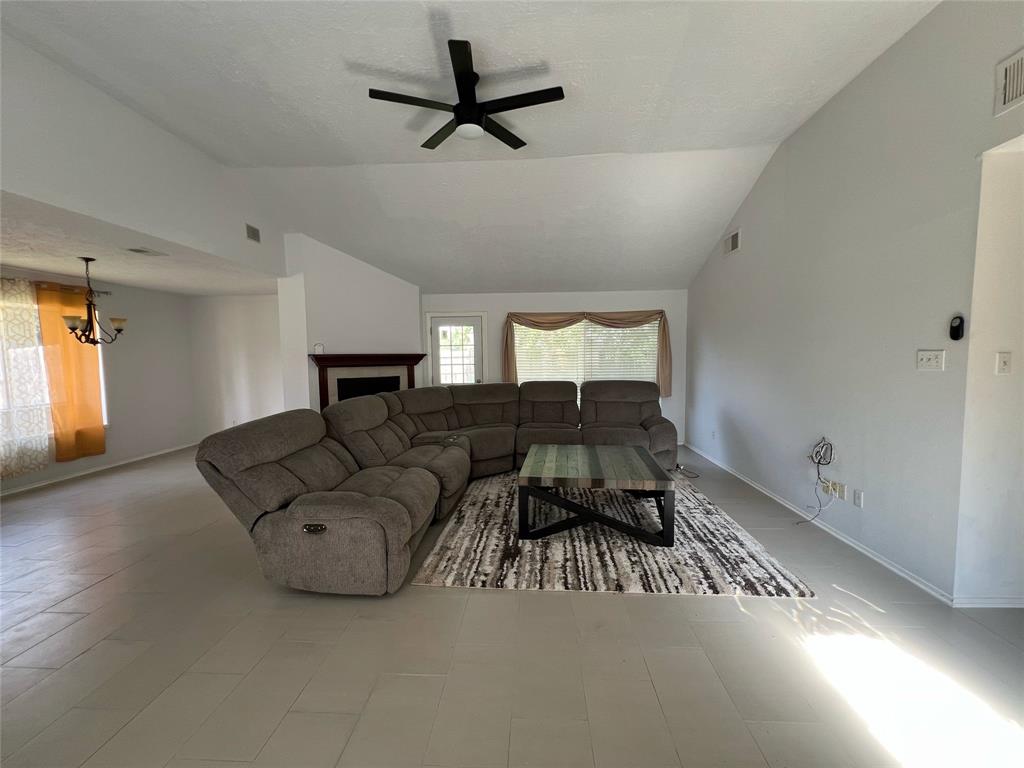 2134 Collingsfield Drive, Sugar Land, Texas image 3
