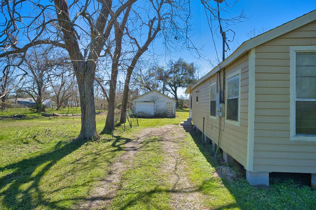 6531 Live Oak Drive, Jones Creek, Texas image 3