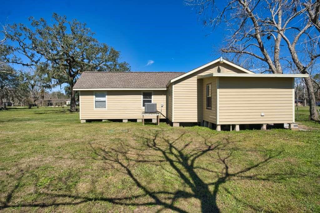 6531 Live Oak Drive, Jones Creek, Texas image 4