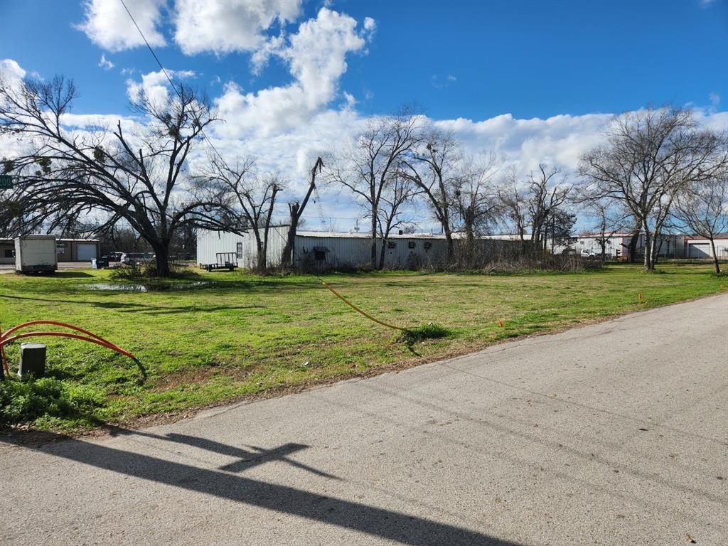 303 S May Street, Madisonville, Texas image 4