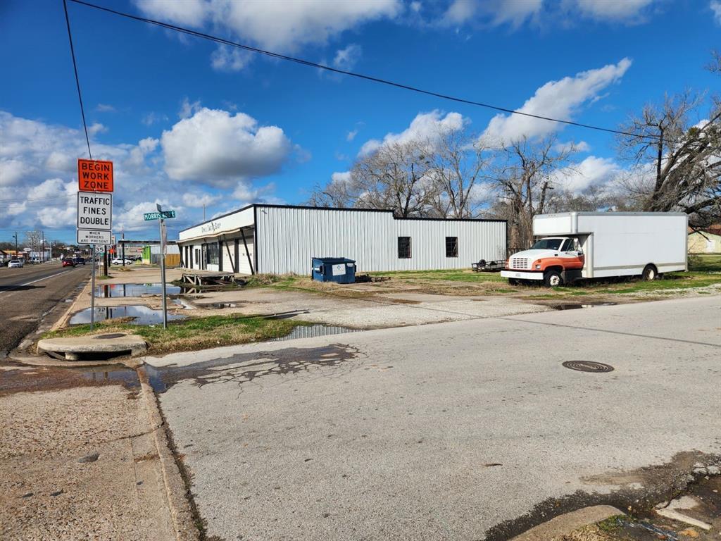 303 S May Street, Madisonville, Texas image 1