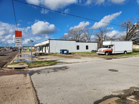 303 S May Street Madisonville TX 77864