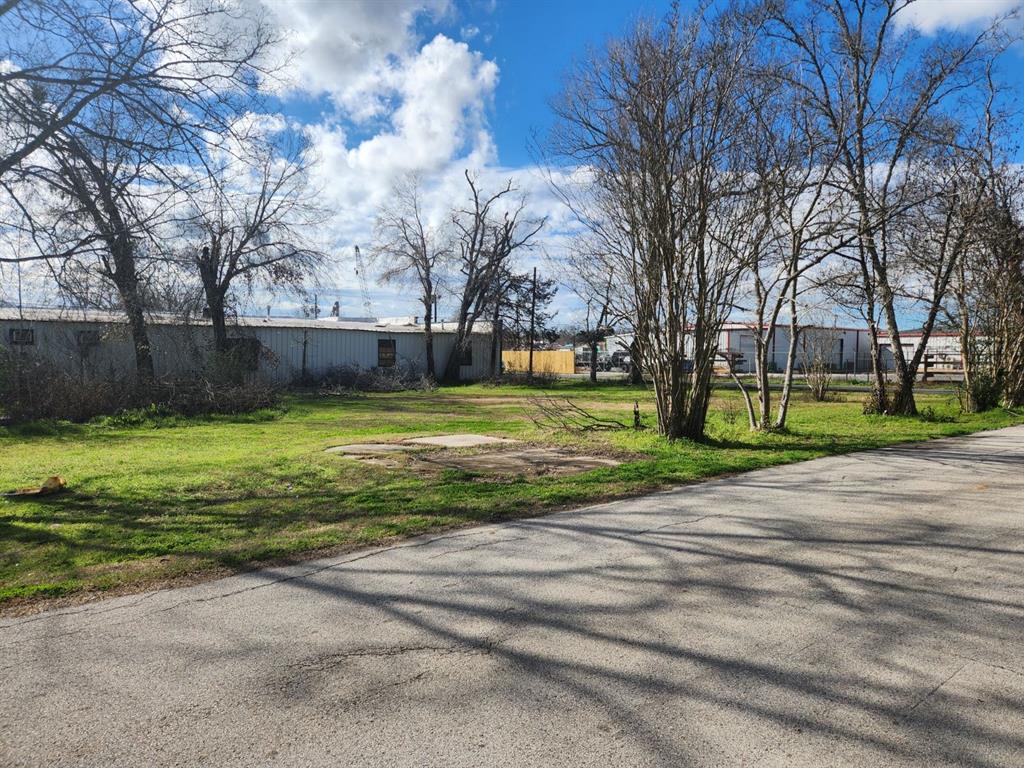 303 S May Street, Madisonville, Texas image 5