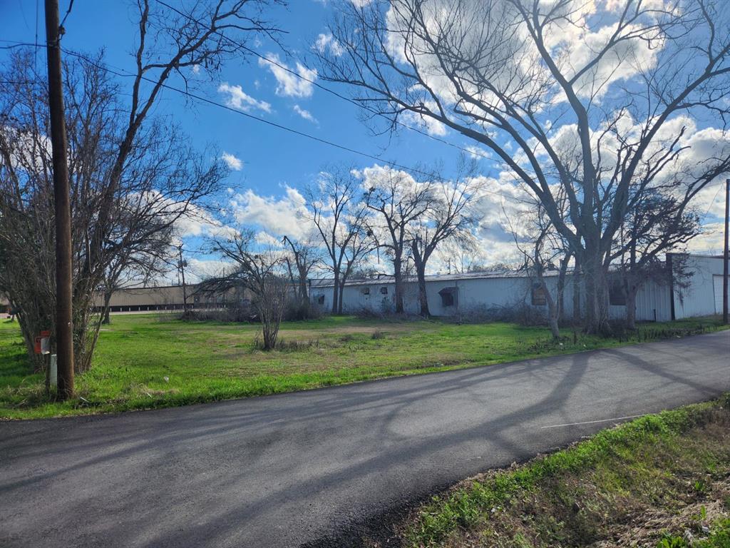 303 S May Street, Madisonville, Texas image 6