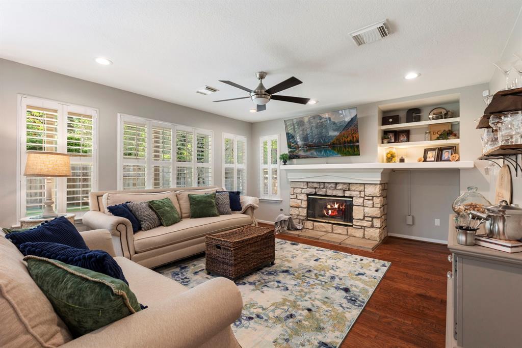 31 Alden Glen Drive, The Woodlands, Texas image 17