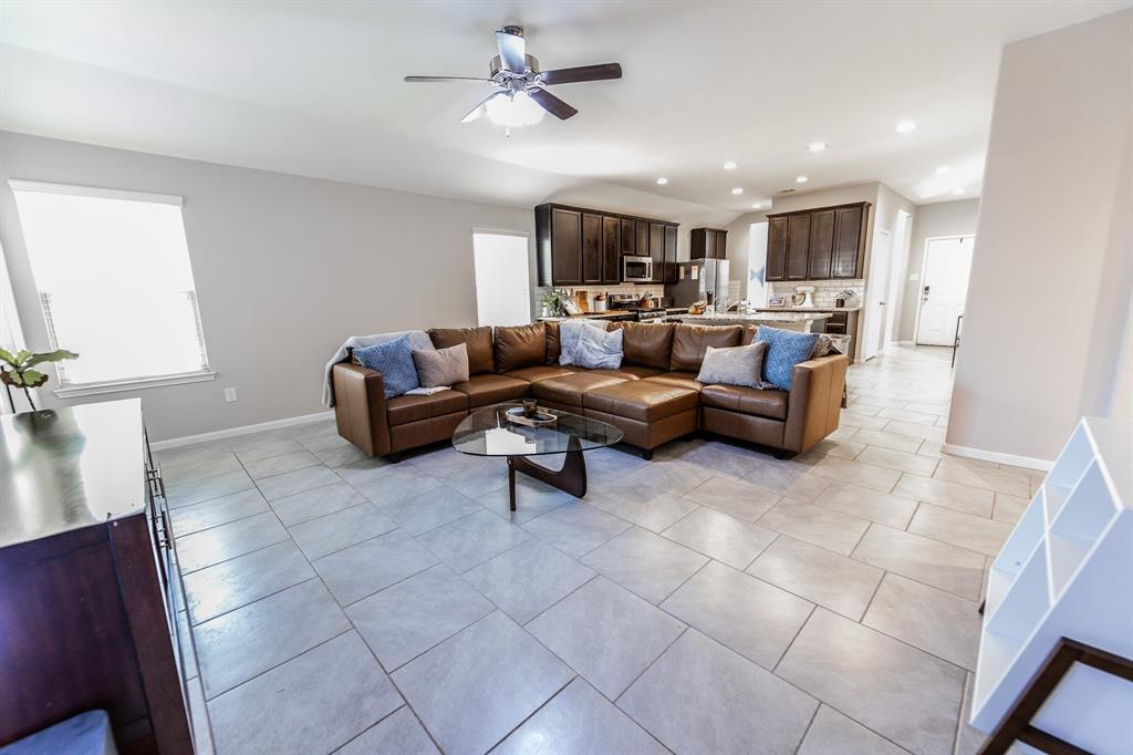 2126 Bravos Manor Lane, Fresno, Texas image 9