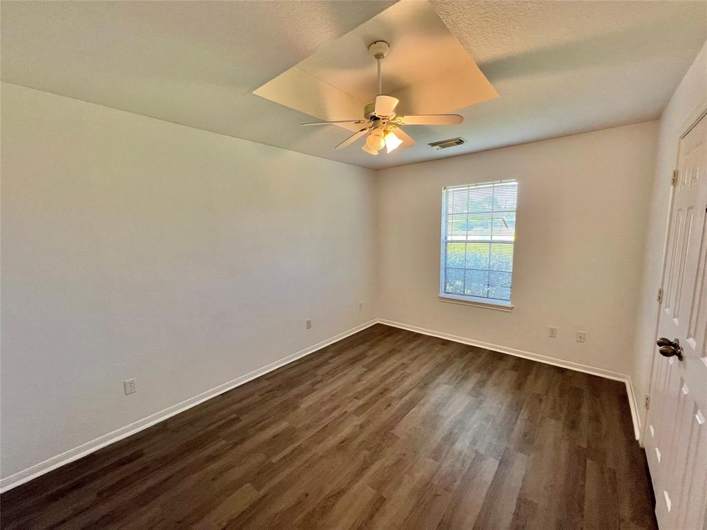 1833 N Valderas Street, Angleton, Texas image 20