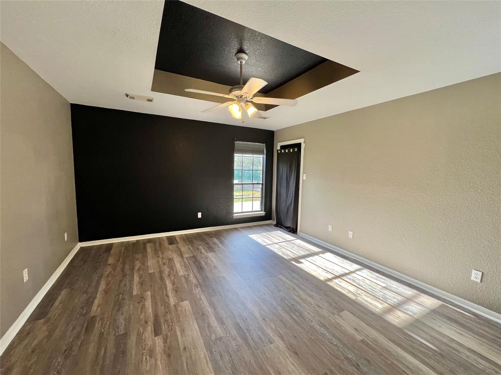 1833 N Valderas Street, Angleton, Texas image 16