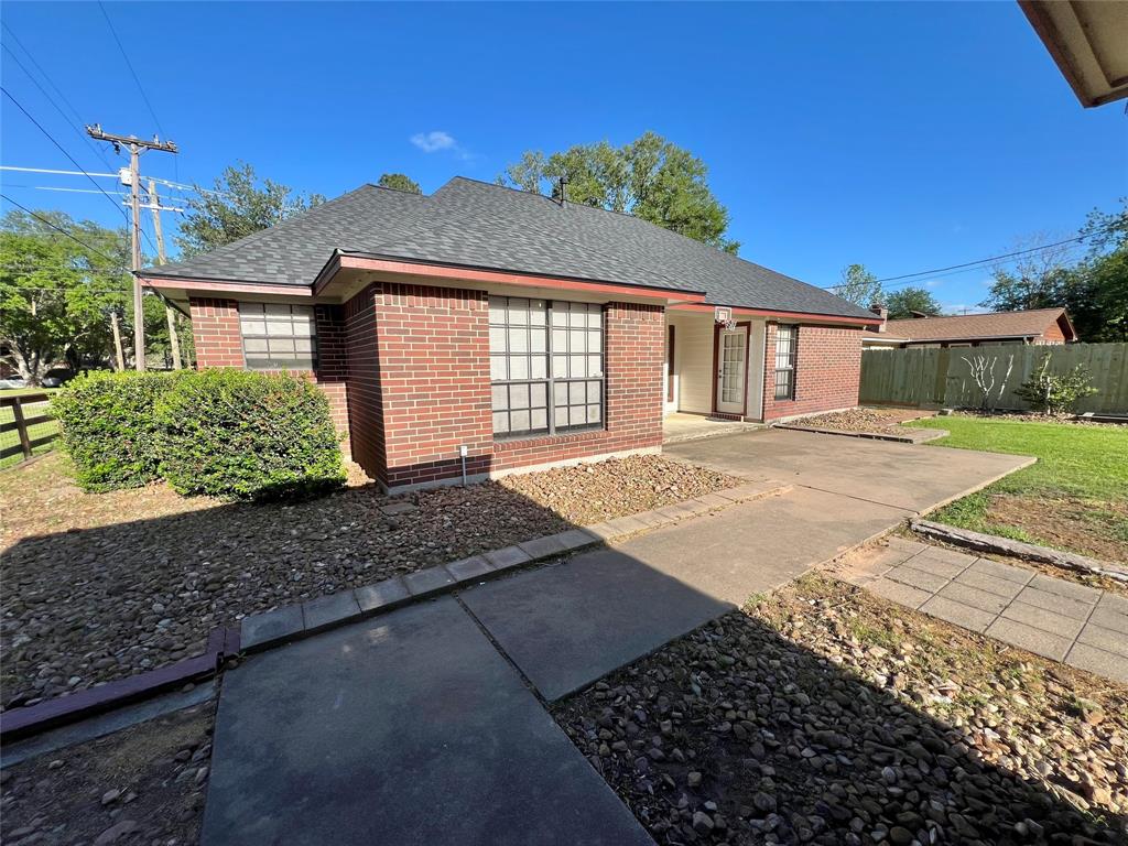 1833 N Valderas Street, Angleton, Texas image 31