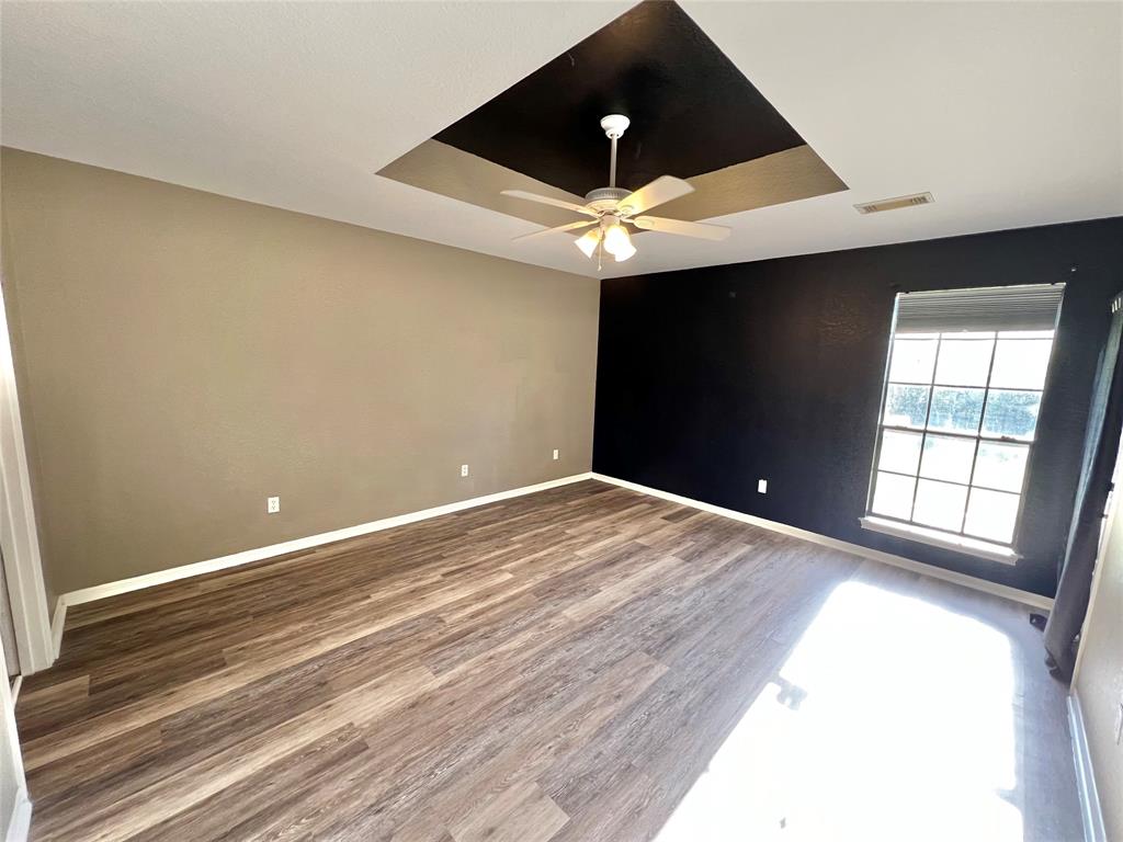 1833 N Valderas Street, Angleton, Texas image 15