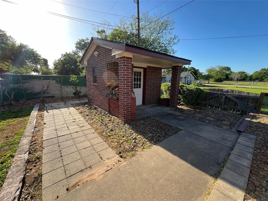 1833 N Valderas Street, Angleton, Texas image 29