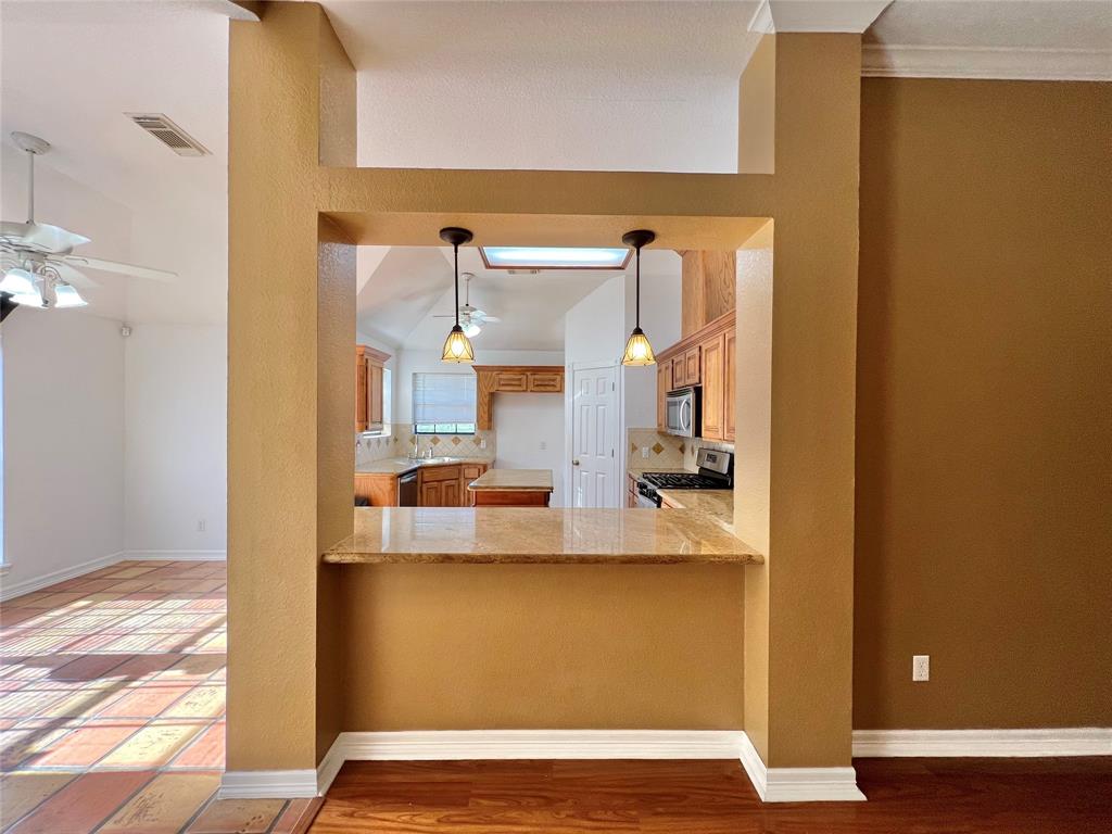 1833 N Valderas Street, Angleton, Texas image 7