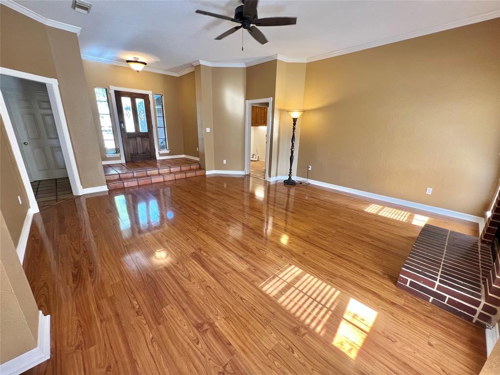 1833 N Valderas Street, Angleton, Texas image 6