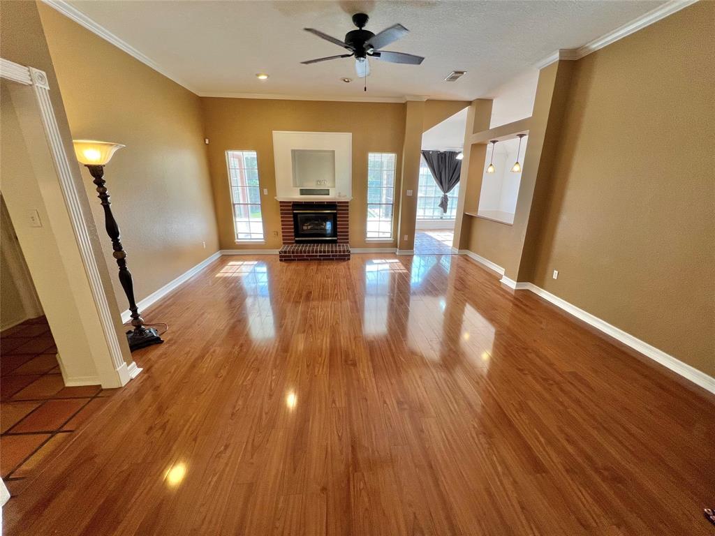 1833 N Valderas Street, Angleton, Texas image 4