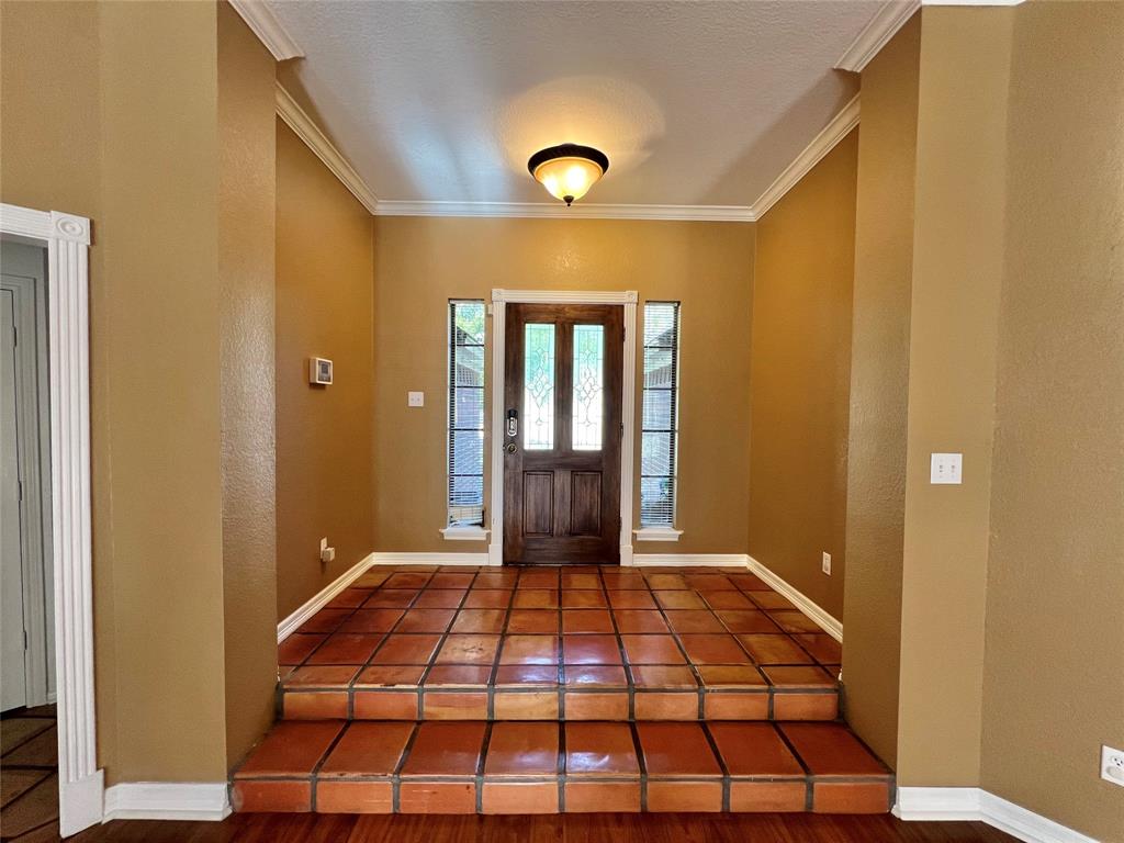 1833 N Valderas Street, Angleton, Texas image 3