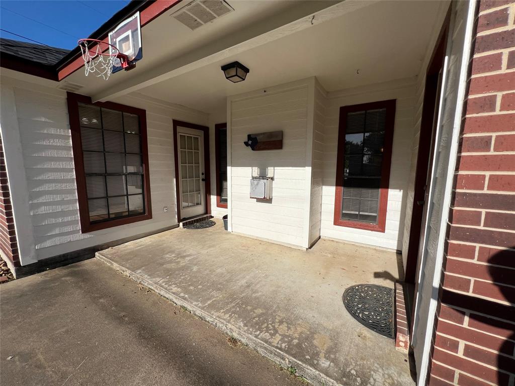 1833 N Valderas Street, Angleton, Texas image 24