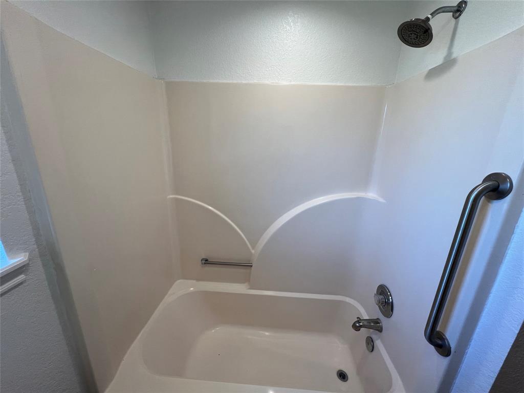 1833 N Valderas Street, Angleton, Texas image 22