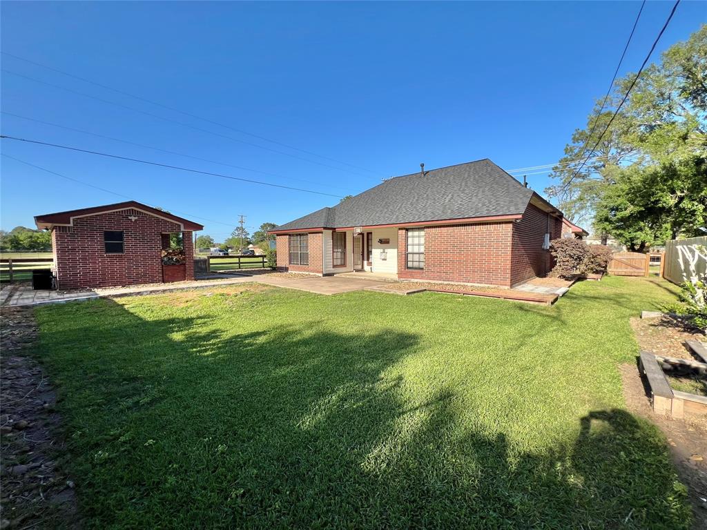 1833 N Valderas Street, Angleton, Texas image 27