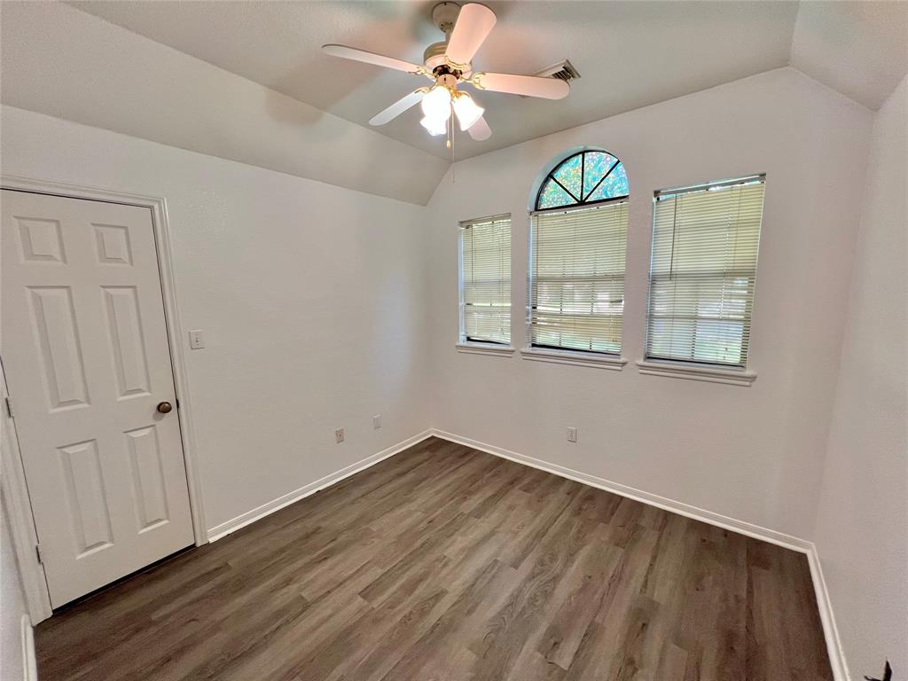 1833 N Valderas Street, Angleton, Texas image 23